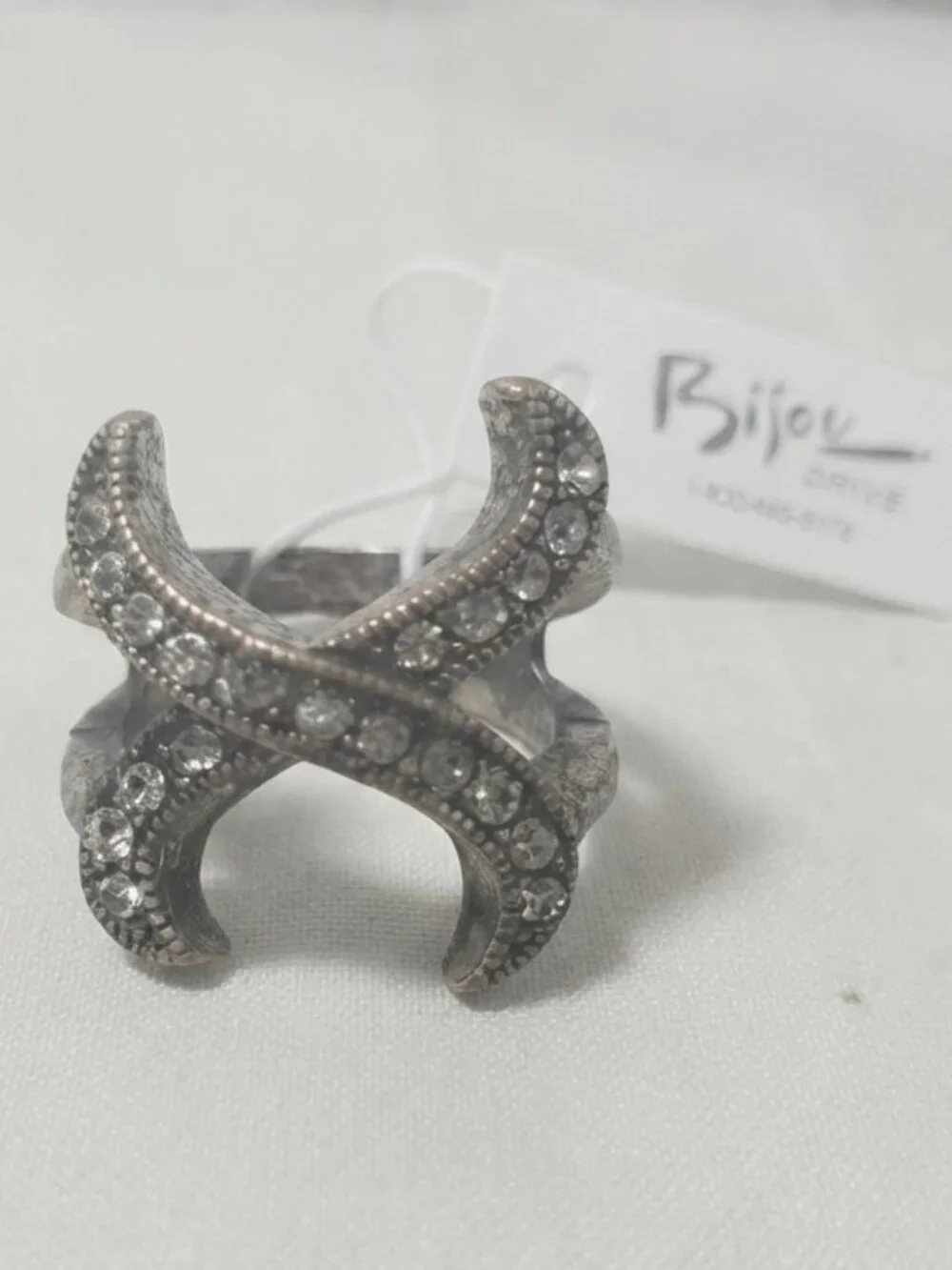 Bijou Vintage-Inspired Rhinestone X-Crossover Statement Ring – Size 8